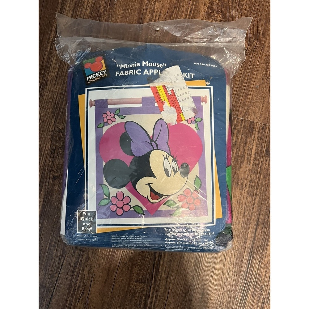 Mickey Unlimited "Minnie Mause" Fabric Applique Kit DF3001 Felt Peaces Fun Quick